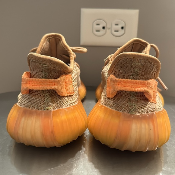 Yeezys boost 350 v2 Adidas size US 4 fits like a 4-5.5 - Picture 5 of 7